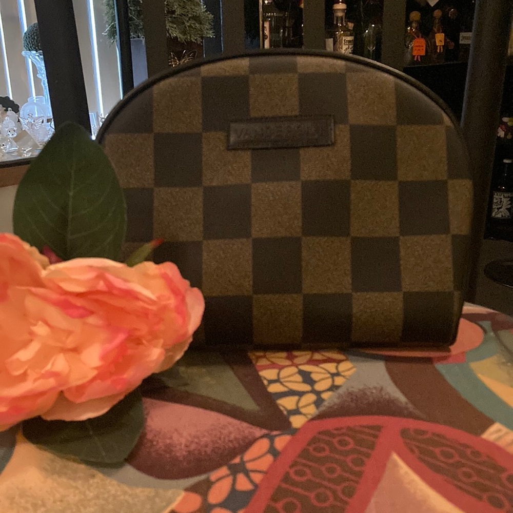 NWOT Gloria Vanderbilt Cosmetic Bag